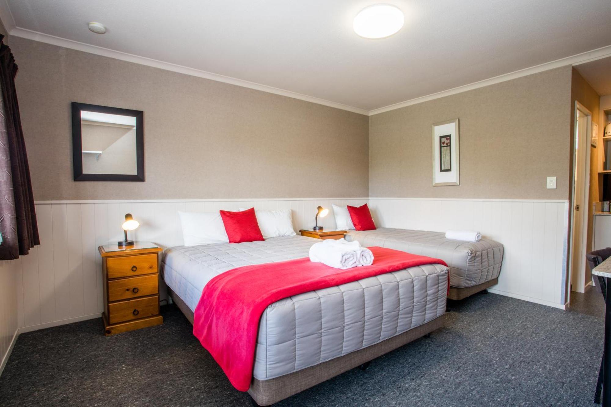 Te Anau Top 10 Holiday Park And Motels Exterior photo