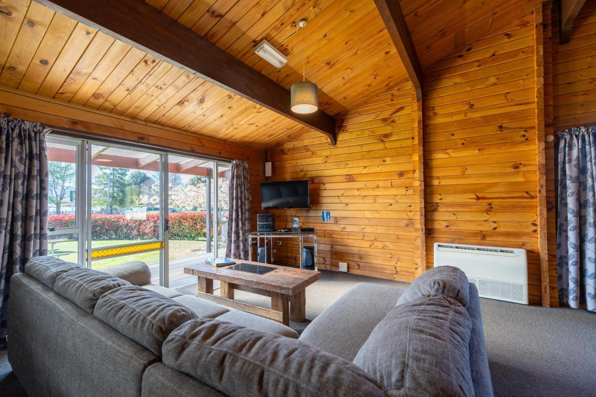 Te Anau Top 10 Holiday Park And Motels Exterior photo