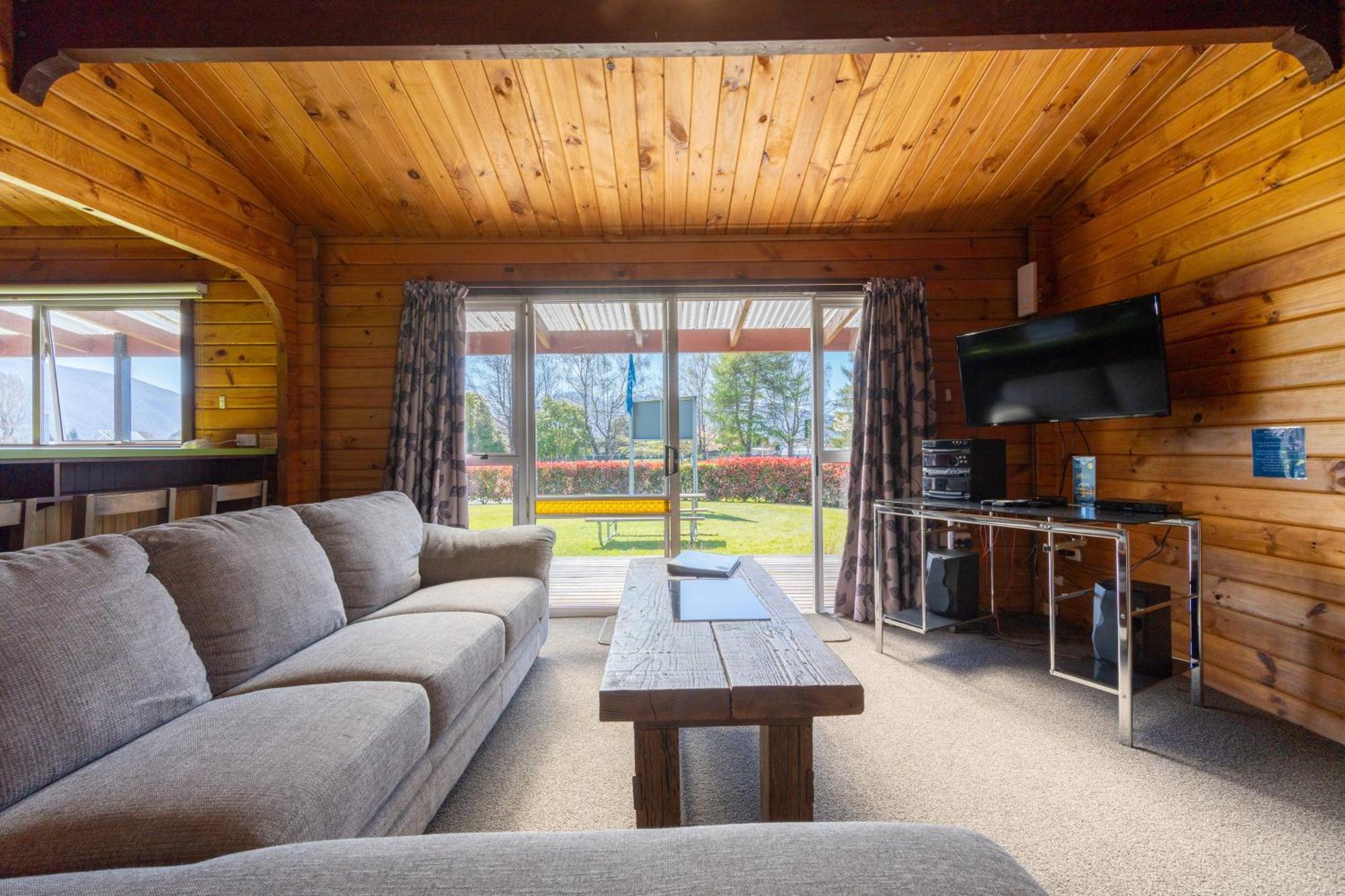 Te Anau Top 10 Holiday Park And Motels Exterior photo