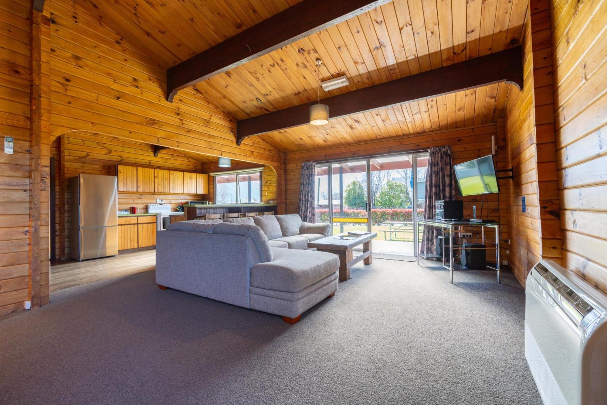 Te Anau Top 10 Holiday Park And Motels Exterior photo