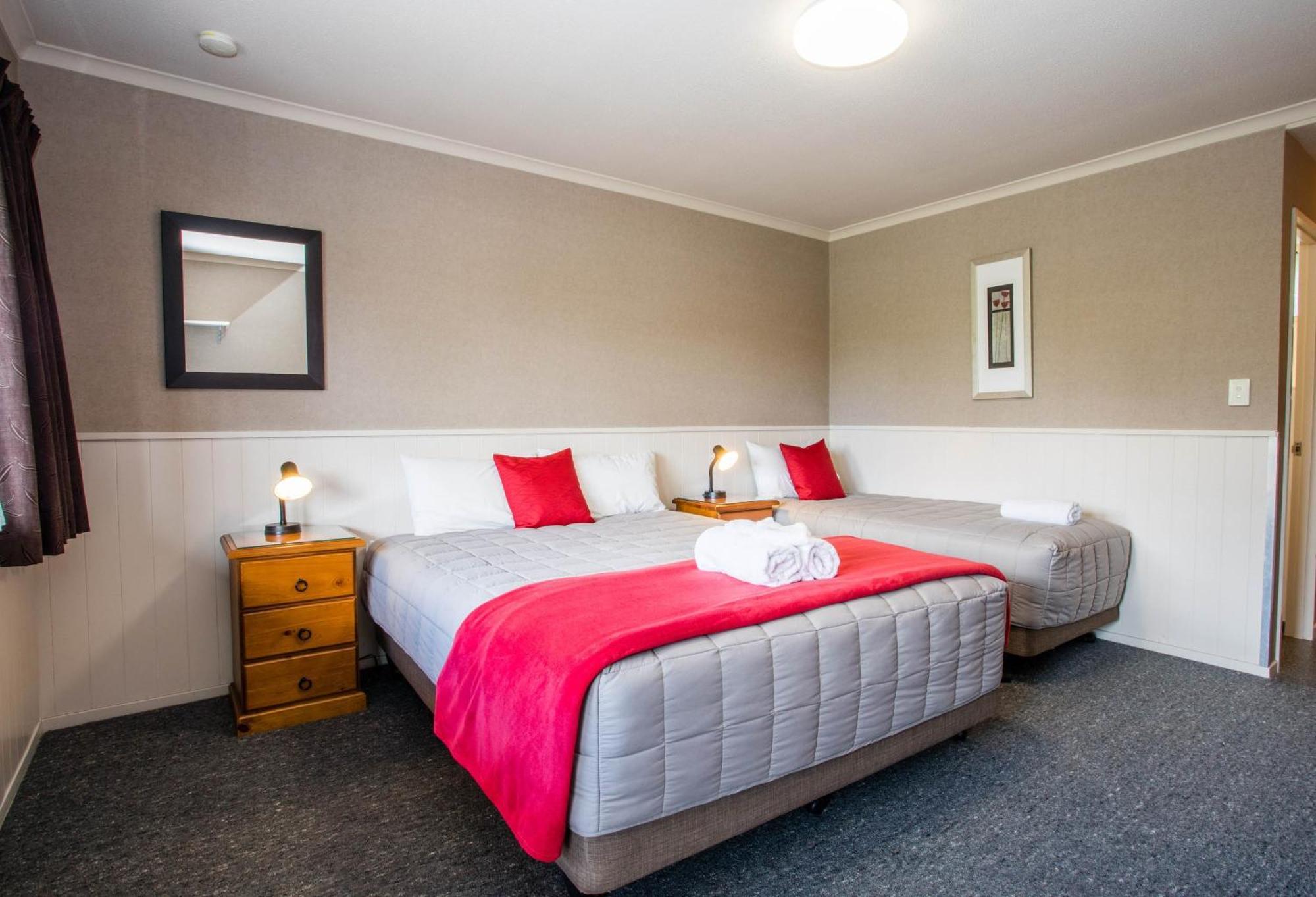 Te Anau Top 10 Holiday Park And Motels Exterior photo