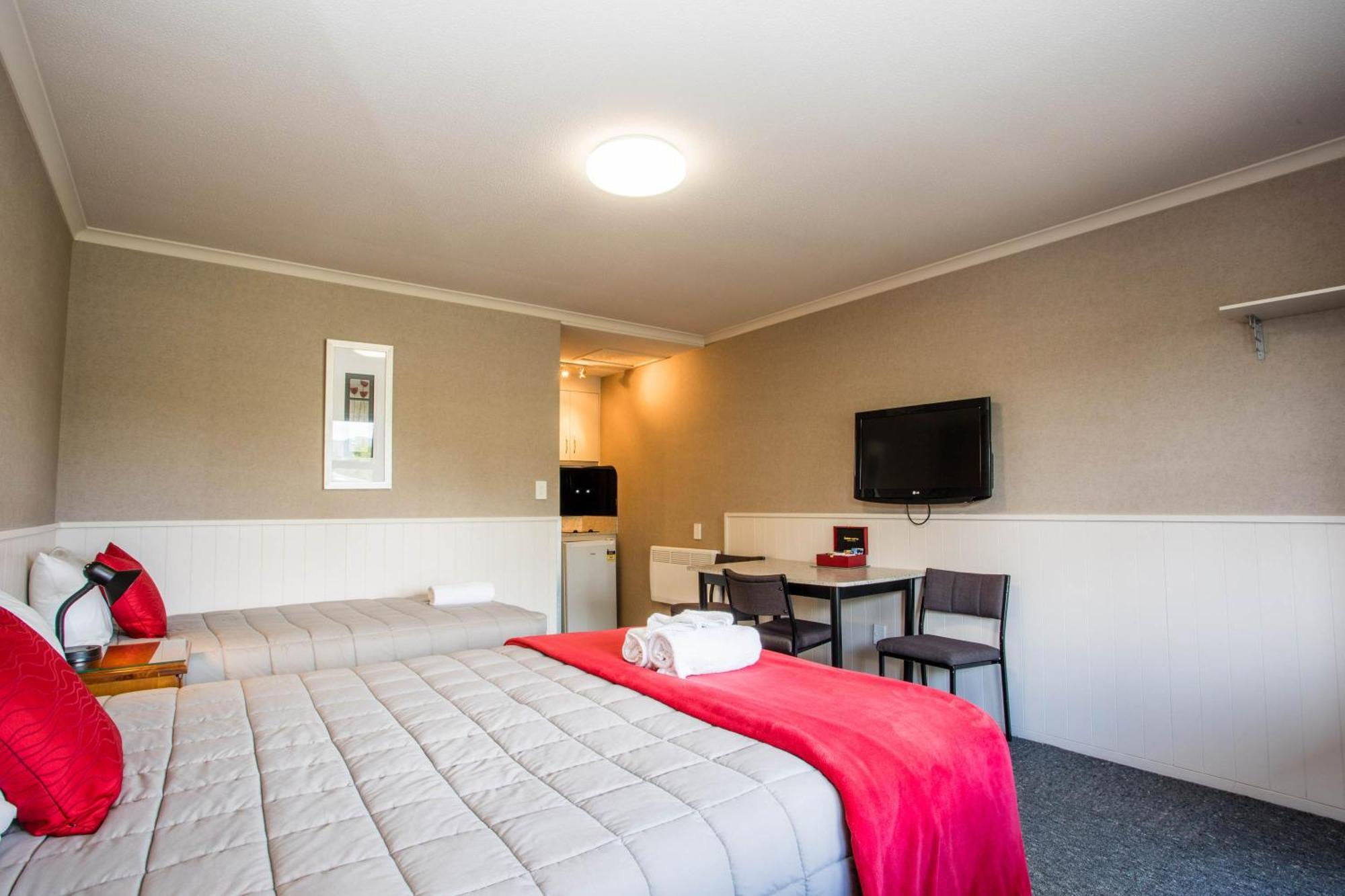 Te Anau Top 10 Holiday Park And Motels Exterior photo