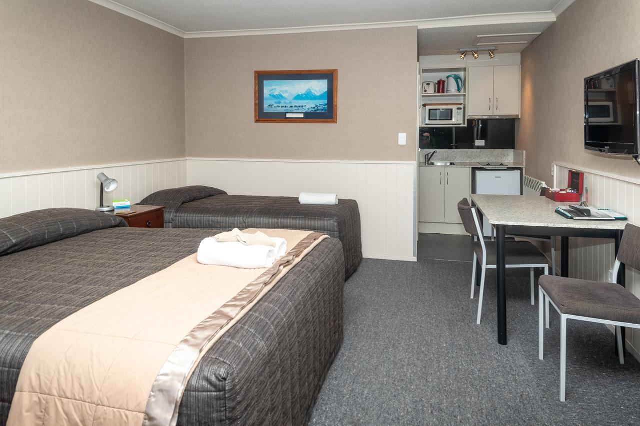 Te Anau Top 10 Holiday Park And Motels Exterior photo